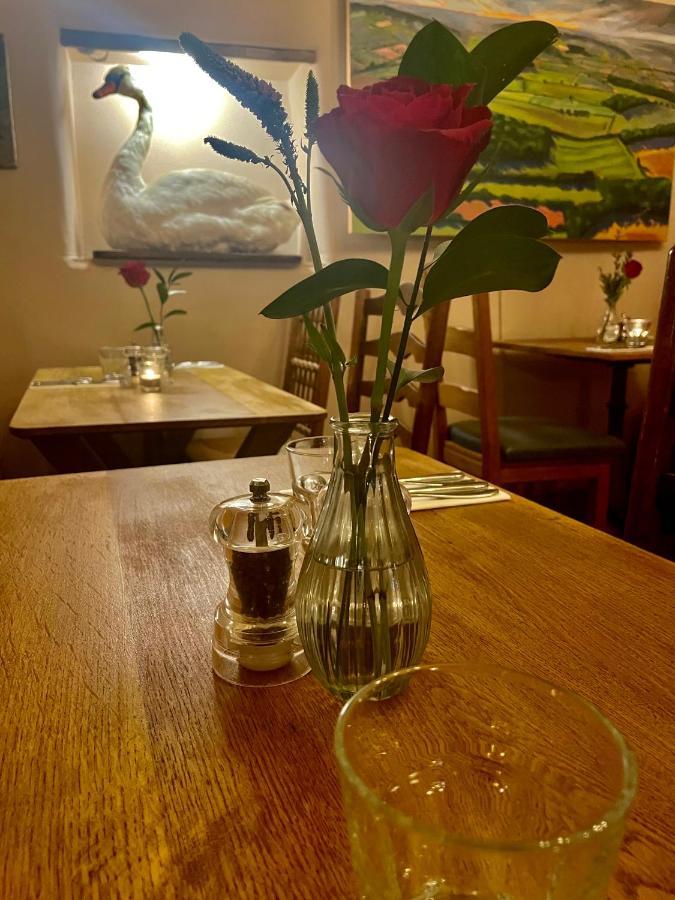 The Swan Inn Swinbrook Burford Ngoại thất bức ảnh