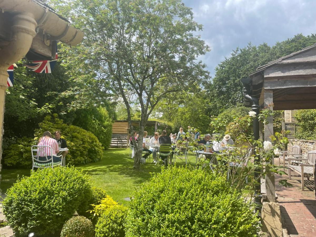 The Swan Inn Swinbrook Burford Ngoại thất bức ảnh
