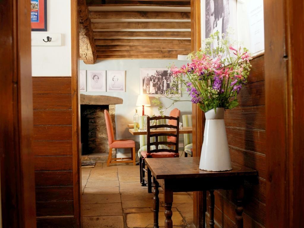 The Swan Inn Swinbrook Burford Ngoại thất bức ảnh