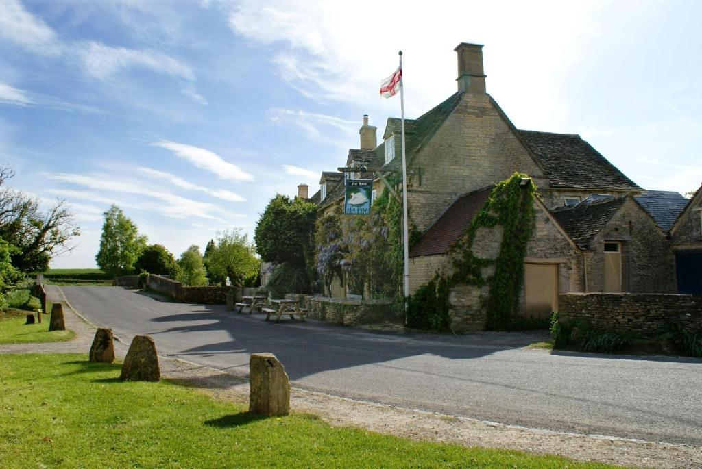The Swan Inn Swinbrook Burford Ngoại thất bức ảnh
